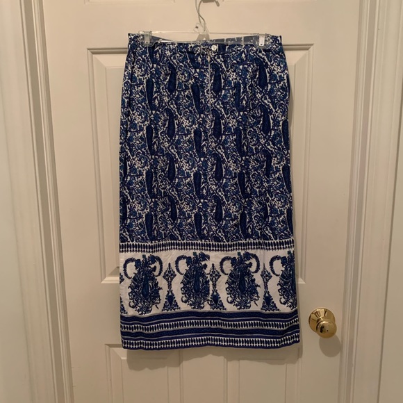 Sz 6 skirt, slit on side - Picture 2 of 7